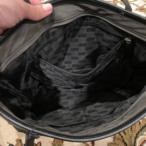 Michael Kors tote - Picture 3 of 5
